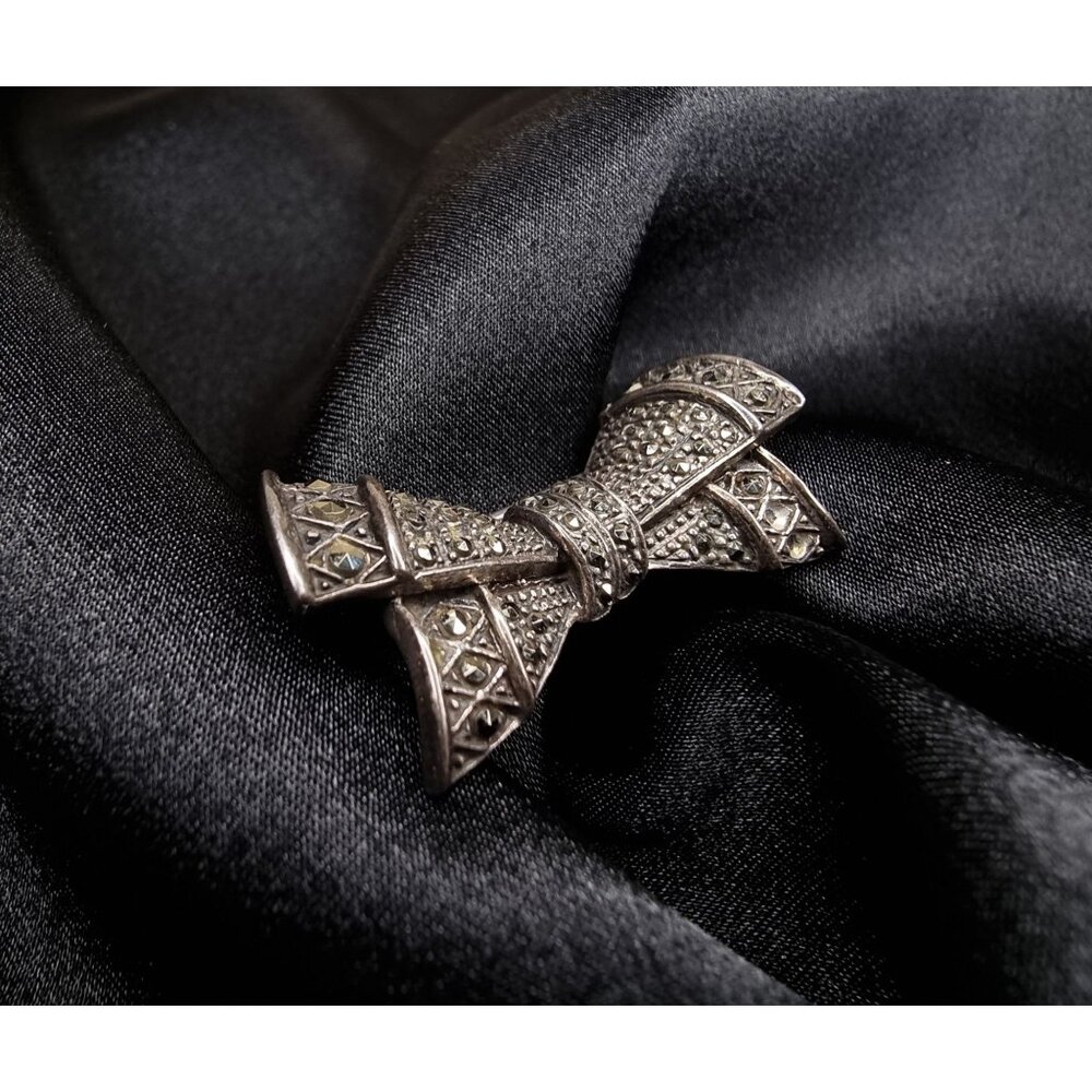 Vintage 925 Sterling Silver Marcasite Bow Brooch Pin Elegant Jewelry Accessory O
